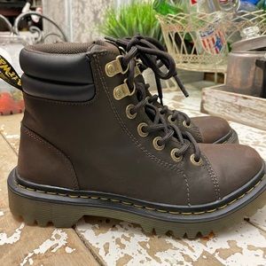 Dr. Martens woman’s 7/men’s 5/woman’s